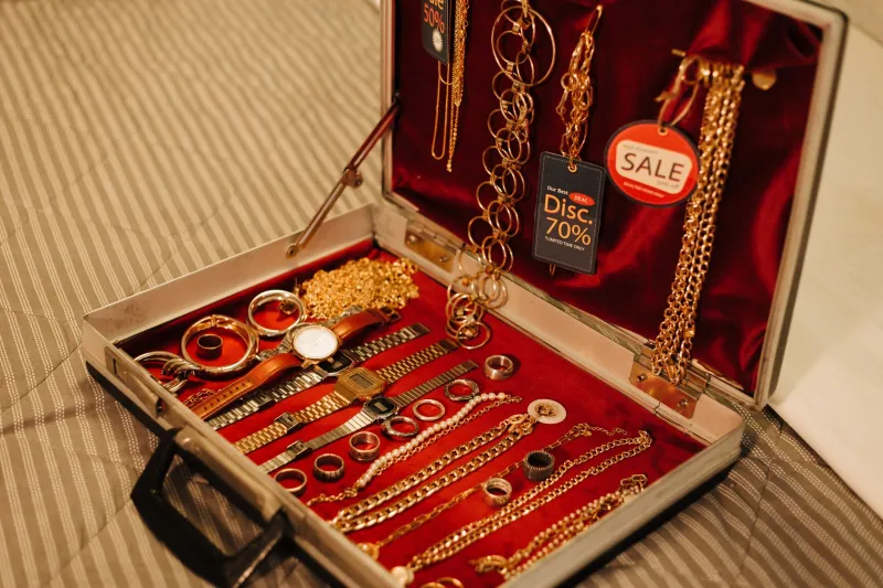 Curating Gold Through Every Chapter: A Collector's Guide to Jewelry That Grows With You