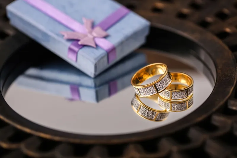 When Gold Speaks Louder Than Words: The Unmatched Art of Giving Fine Jewelry